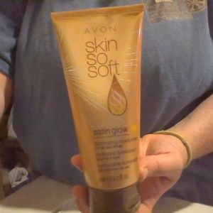 Avon Skin so soft Satin glow